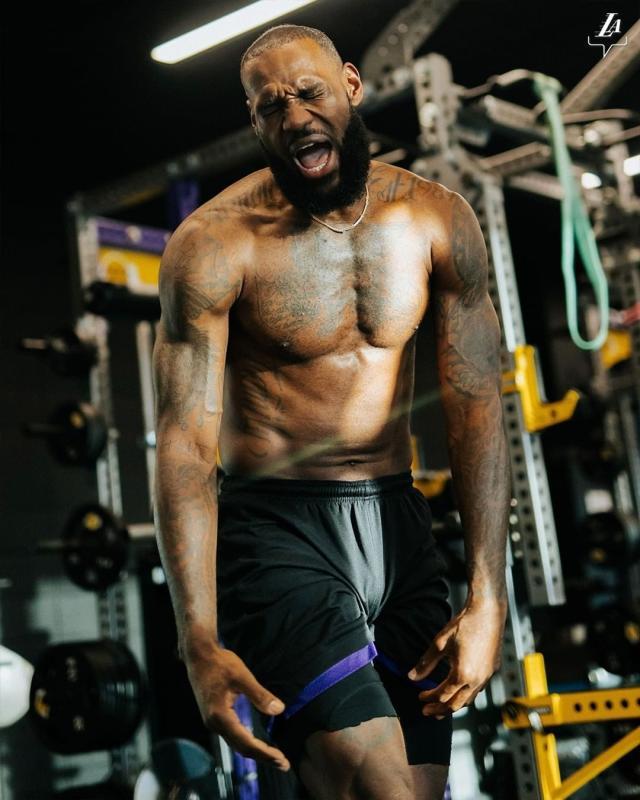 开云官网-学无止境！詹皇第20个赛季仍在学习 主动调整饮食